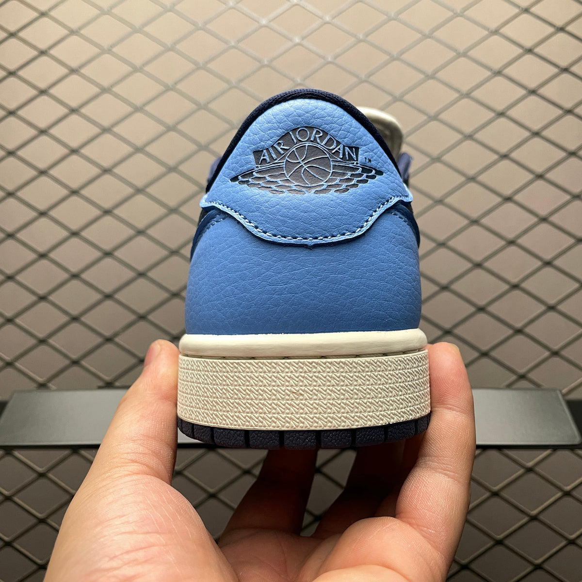 AJ1 Low Obsidian UNC